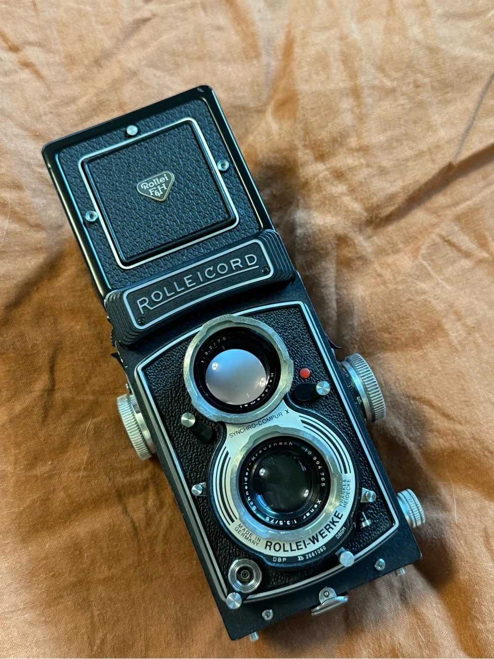 Rolleicord Black Twin-Lens Reflex 6x6 Medium Format Camera